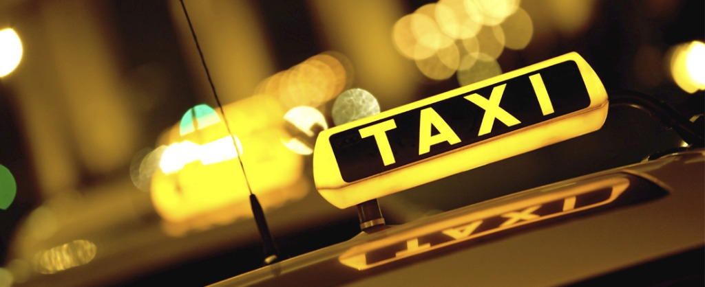 <p>Tarvittaessa tilataksi tai taksi voidaan tilata ennakkoon, jolloin voi varmistua että taksi on sovittuun aikaan paikalla.</p>

<p>Ota yhteyttä taksialan ammattilaiseen!</p>
